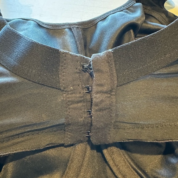 Elomi Energise - high impact sports bra - UK40GG - Picture 7 of 8